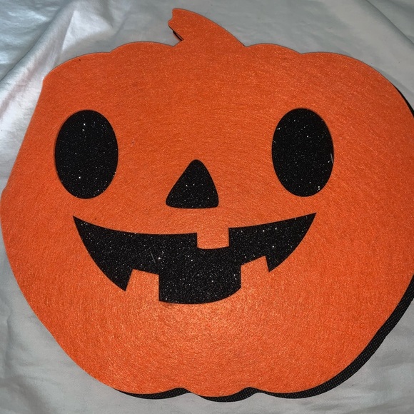 New Halloween pumpkin table runner 1 Ct - Picture 2 of 3